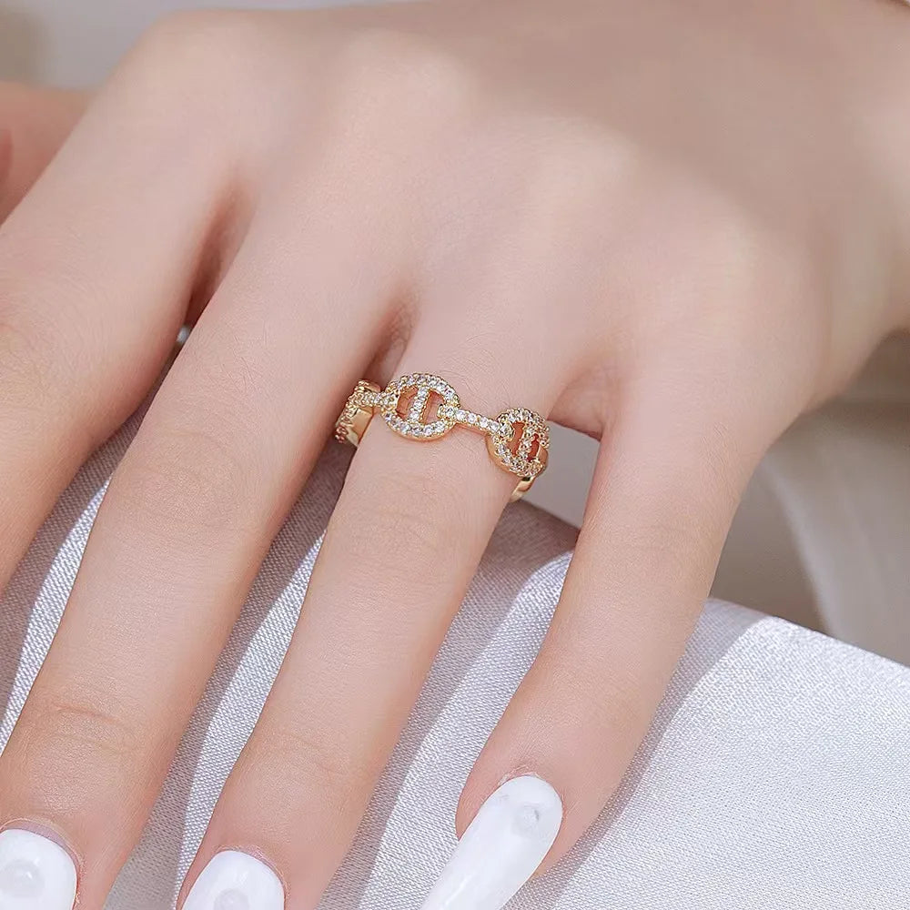 Fashionable and understated luxury style ring, elegant and unique open-end ring accessory, minimalist jewelry.