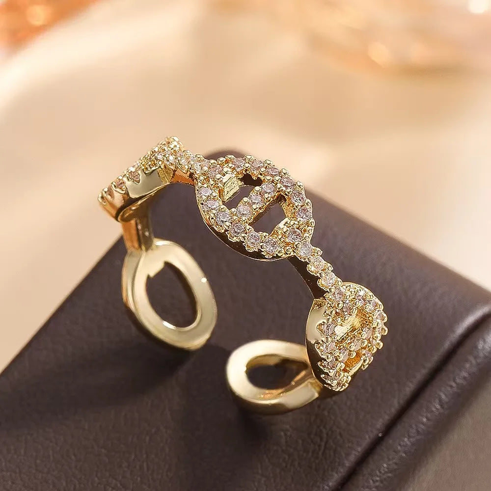 Fashionable and understated luxury style ring, elegant and unique open-end ring accessory, minimalist jewelry.