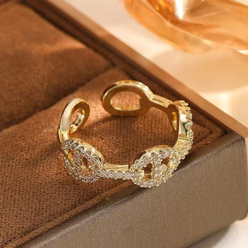 Fashionable and understated luxury style ring, elegant and unique open-end ring accessory, minimalist jewelry.